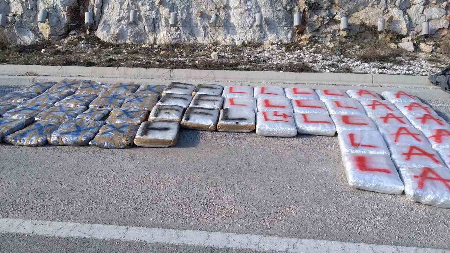 (FOTO) Zaplijenjeno 150 kilograma skanka na graničnom prelazu Ilino