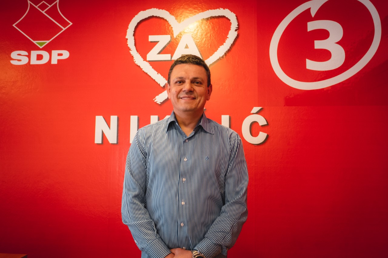 Jaredić: Nijesu se nadobijali “bitaka za Nikšić” ni mnogo hrabriji, pa neće ni svita koju je okupio Vučić