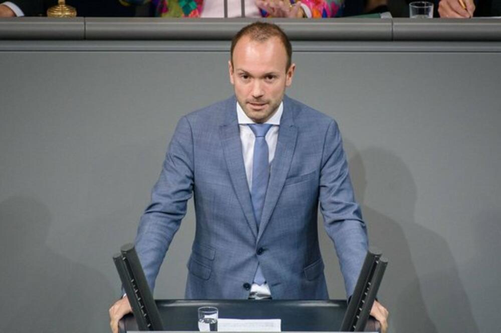 Izvjestilac za Crnu Goru izbačen iz poslaničkog kluba: Uzeo proviziju za nabavku maski