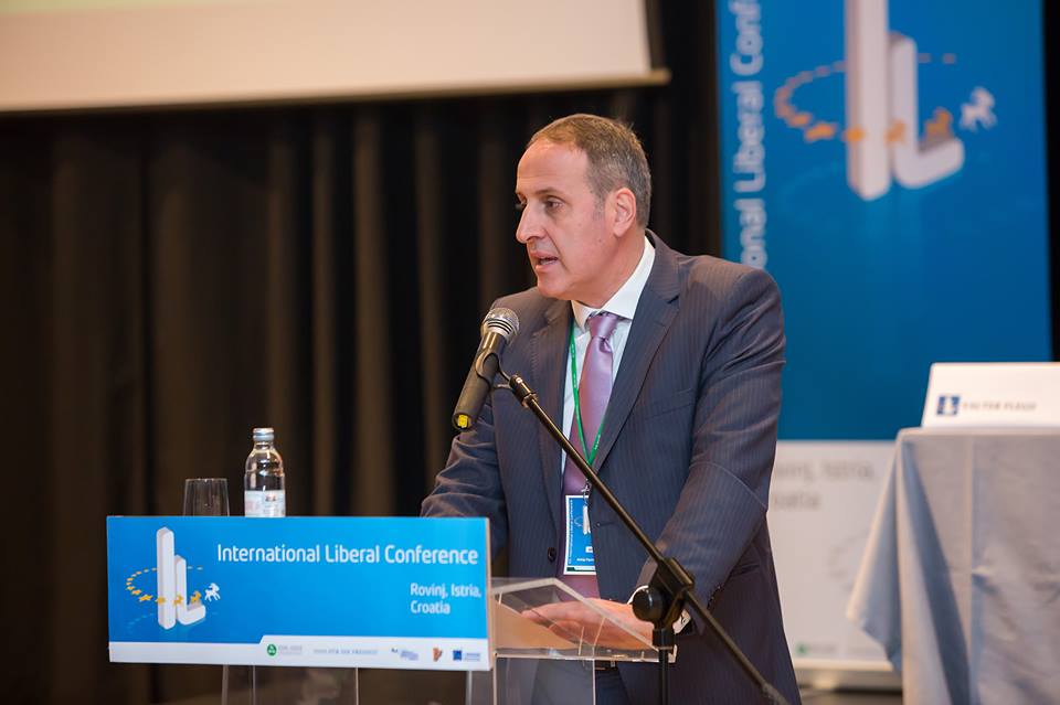Popović: Izlazak iz NATO-a predstavlja zamišljeni scenario DF-a
