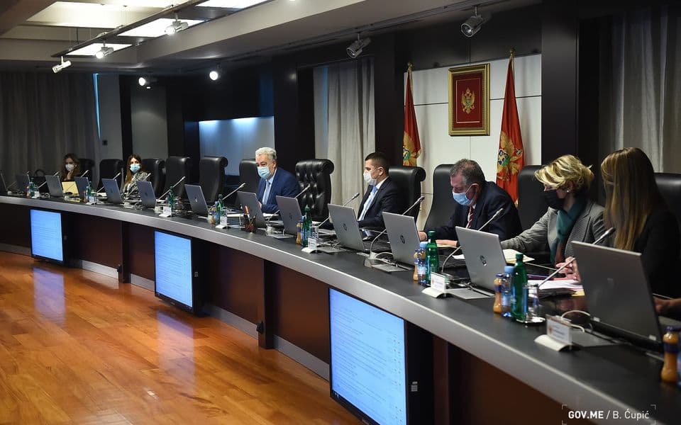 Vlada: Policija selektivno dozvoljavala i obezbjeđivala javna okupljanja