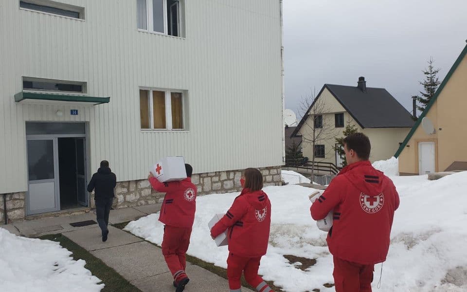 Crveni krst podijelio pomoć na Žabljaku, u Rožajama i Golubovcima