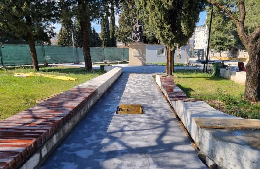 Vuković: Uskoro ćemo završiti uređenje platoa ispred Gimnazije