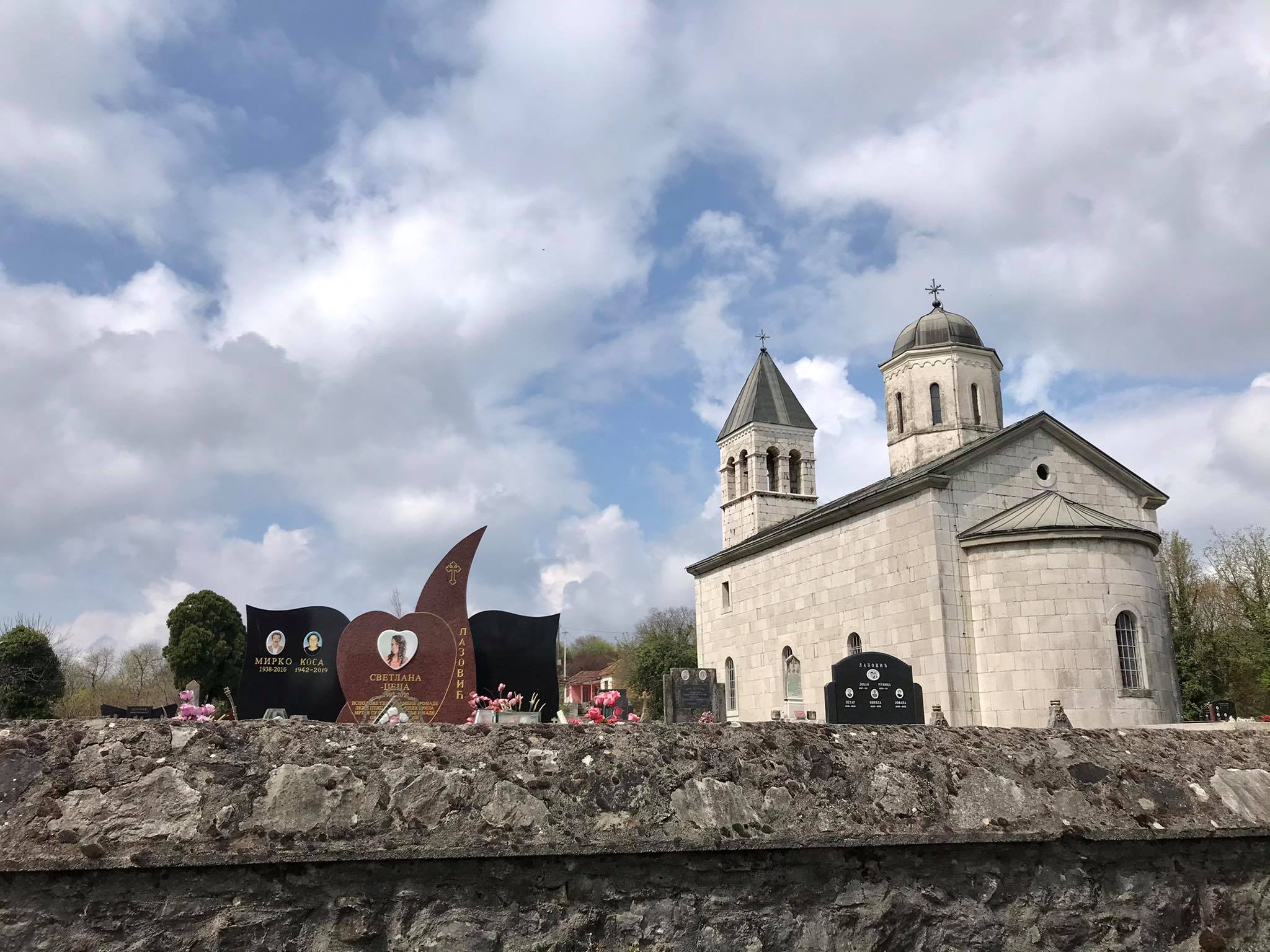 Pronađen kostur u porodičnoj grobnici u Zeti, pretpostavlja se da je star i nekoliko decenija
