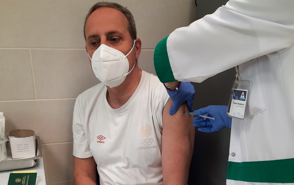 Popović se vakcinisao AstraZeneca vakcinom: Pomognimo sebi i ljudima oko nas