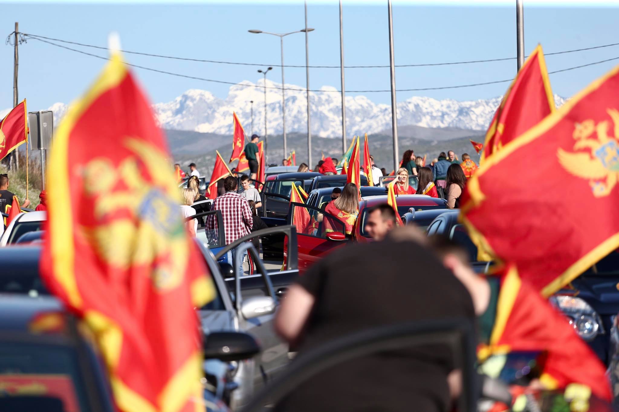 (FOTO/VIDEO) Patriotska kolona i danas u Podgorici: Nikada nećemo stati ni odustati da branimo suverenost i građanski karakter naše zemlje!