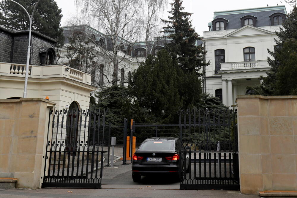 Češka: Uhapšeno sedmoro ljudi koji su poprskali rusku ambasadu kečapom