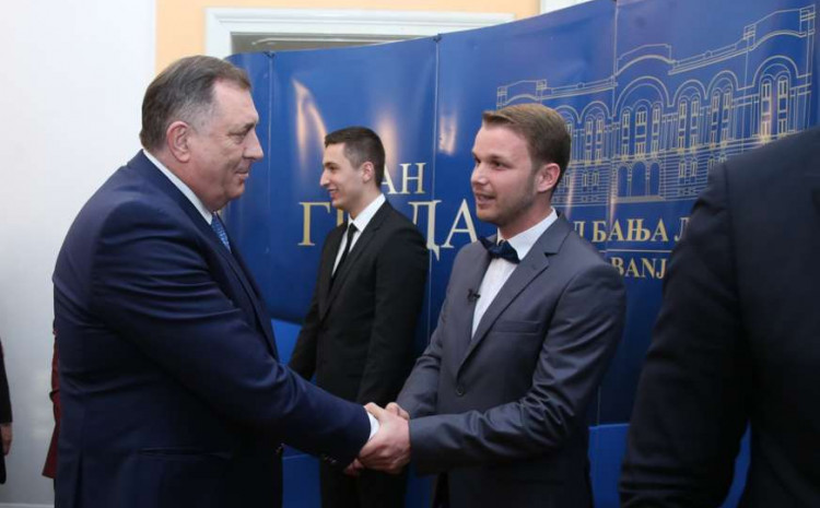 Rukovanje ljutih rivala: Dodik čestitao Stanivukoviću