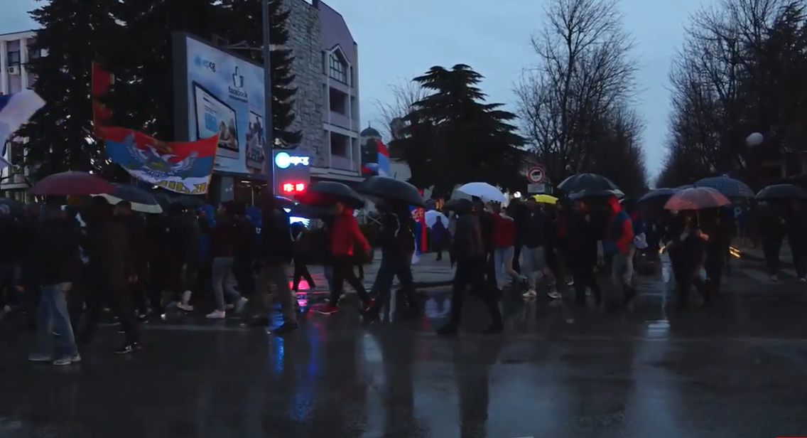 (VIDEO) U Nikšiću i večeras protestna šetnja zbog najavljene smjene Leposavića