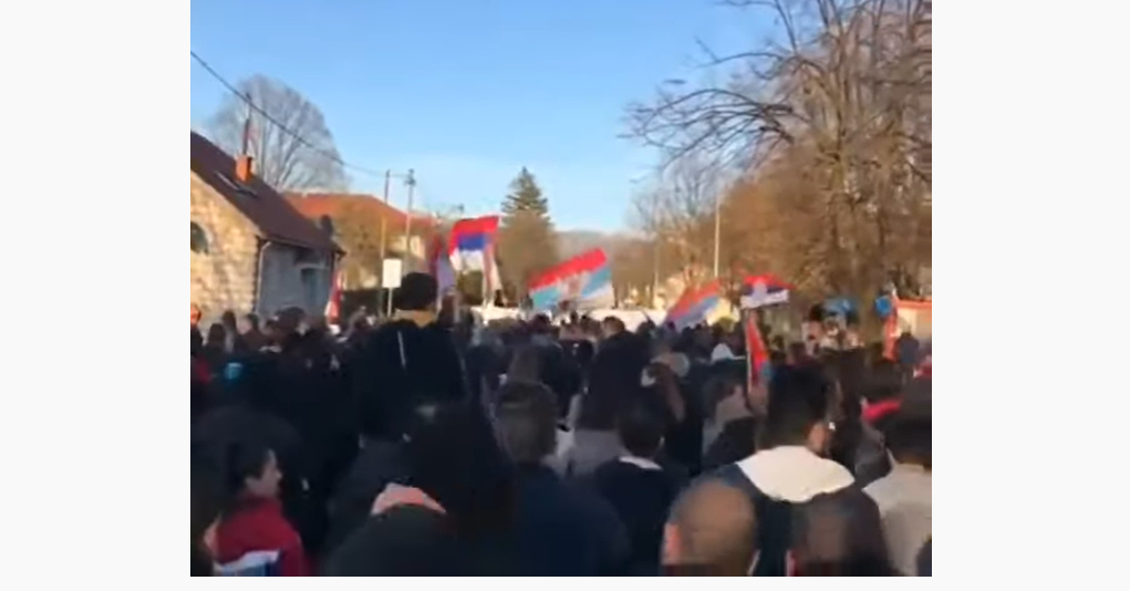 (VIDEO) Nikšić: Prosrpski skup uz prijetnje i psovke