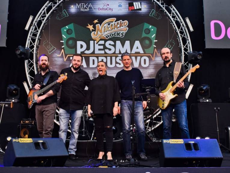 VIDEO: Koncert grupe Crveno i Crno NIKŠIĆKO ROCKS pjesma za društvo