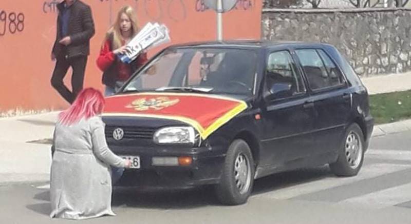 Marković: Koristimo samoljepljive tablice za reklamu partije, iz policije kažu da je to prekršaj