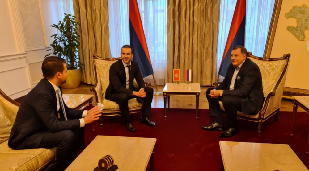 Rabrenović: Bez crnogorske zastave kod Dodika, eto koliko domaćin poštuje goste