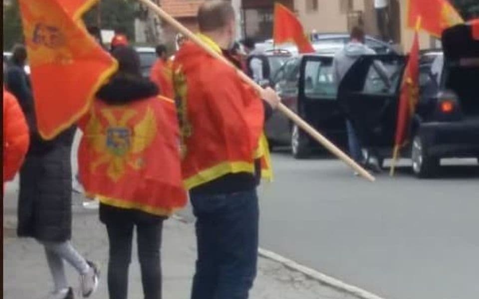 Policija u Pljevljima prvo popisivala učesnike auto kolone, pa ih pustila da voze