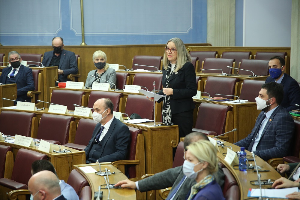 Jelušić pita Krivokapića: Šta ćete uraditi da bi ograničili privilegije javnih funkcionera