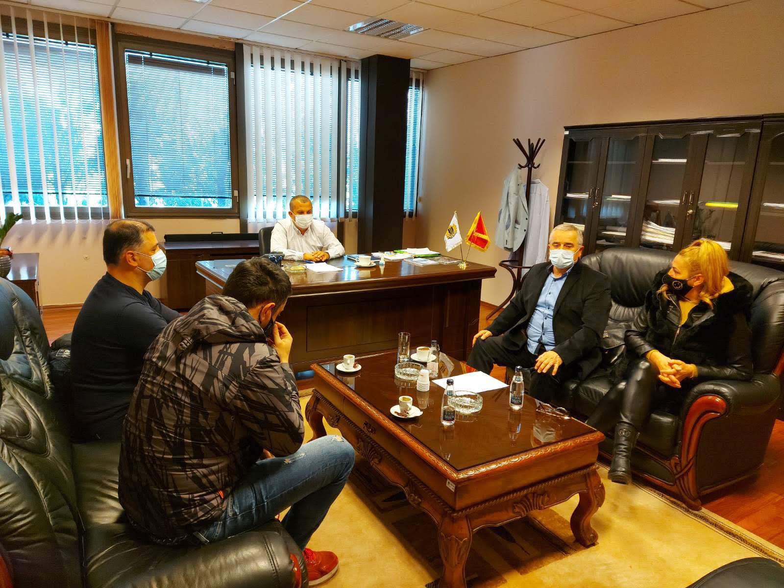 Potpredsjednik Opštine Bar razgovarao sa delegacijom radnika iz Bara: Pjačni prodavci da se oslobode plaćanja za zakup u visini 50 posto
