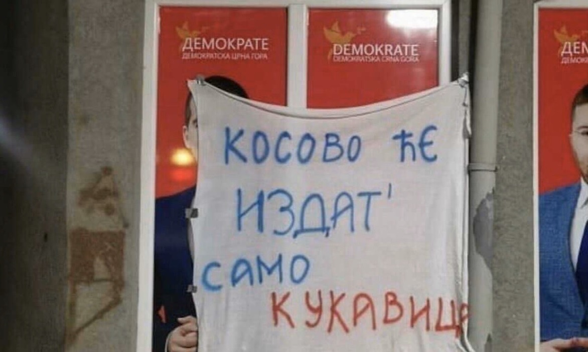Bečić naljutio i neke Nikšićane: Na partijskoj kancelariji Demokrata osvanuo transparent o Kosovu