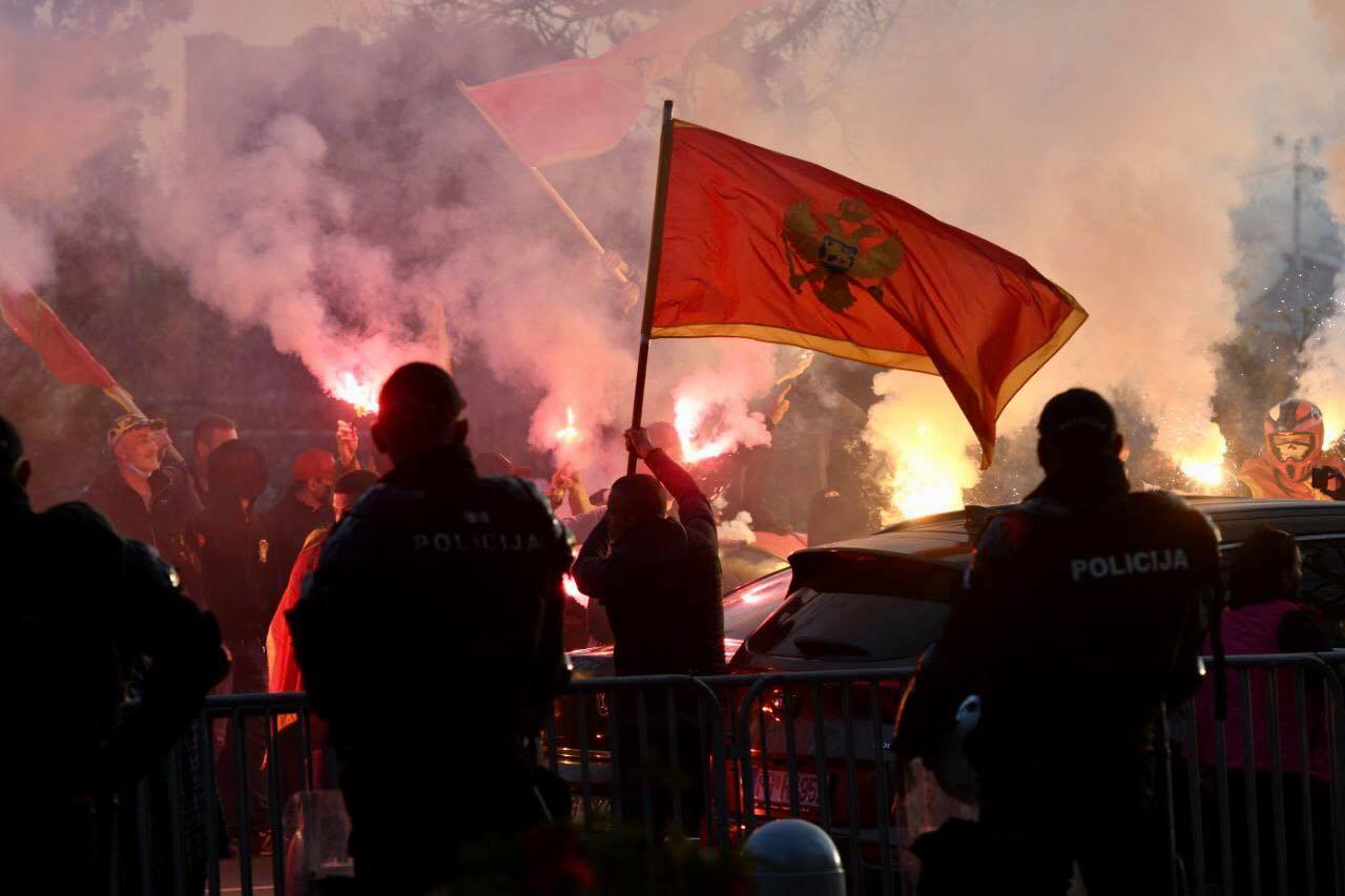Patriotska auto kolona i večeras u Podgorici, traže ostavku Vlade Zdravka Krivokapića