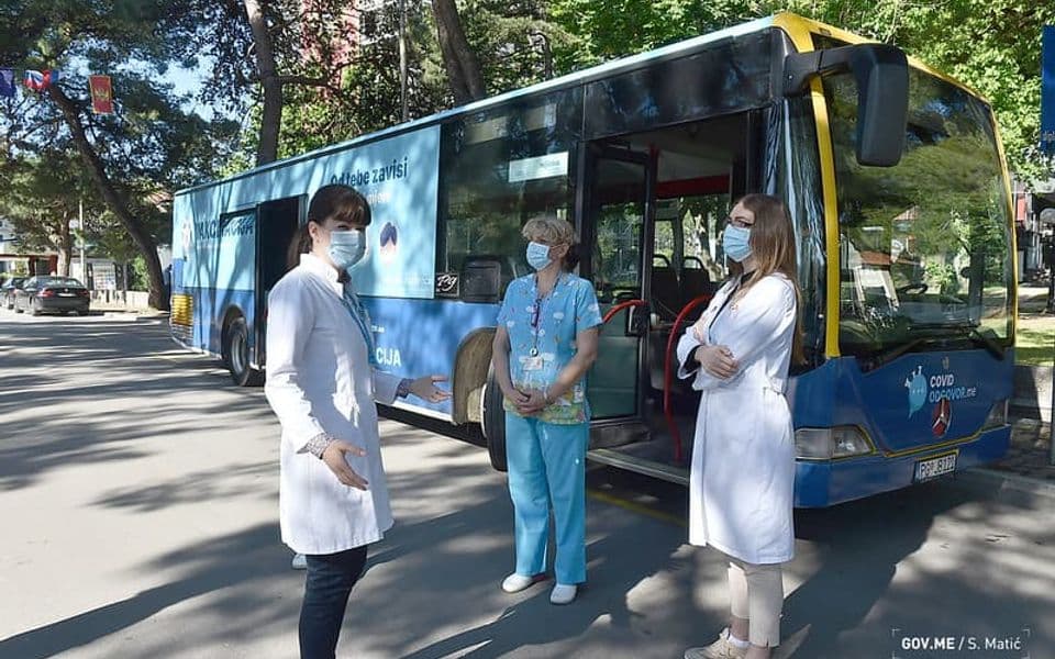 Ministarstvo: Iz Budve i Ulcinja krenuli mobilni vakcinalni punktovi