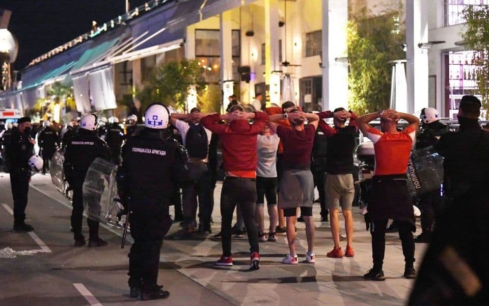 Navijači Zvezde tukli policajce misleći da su Grobari