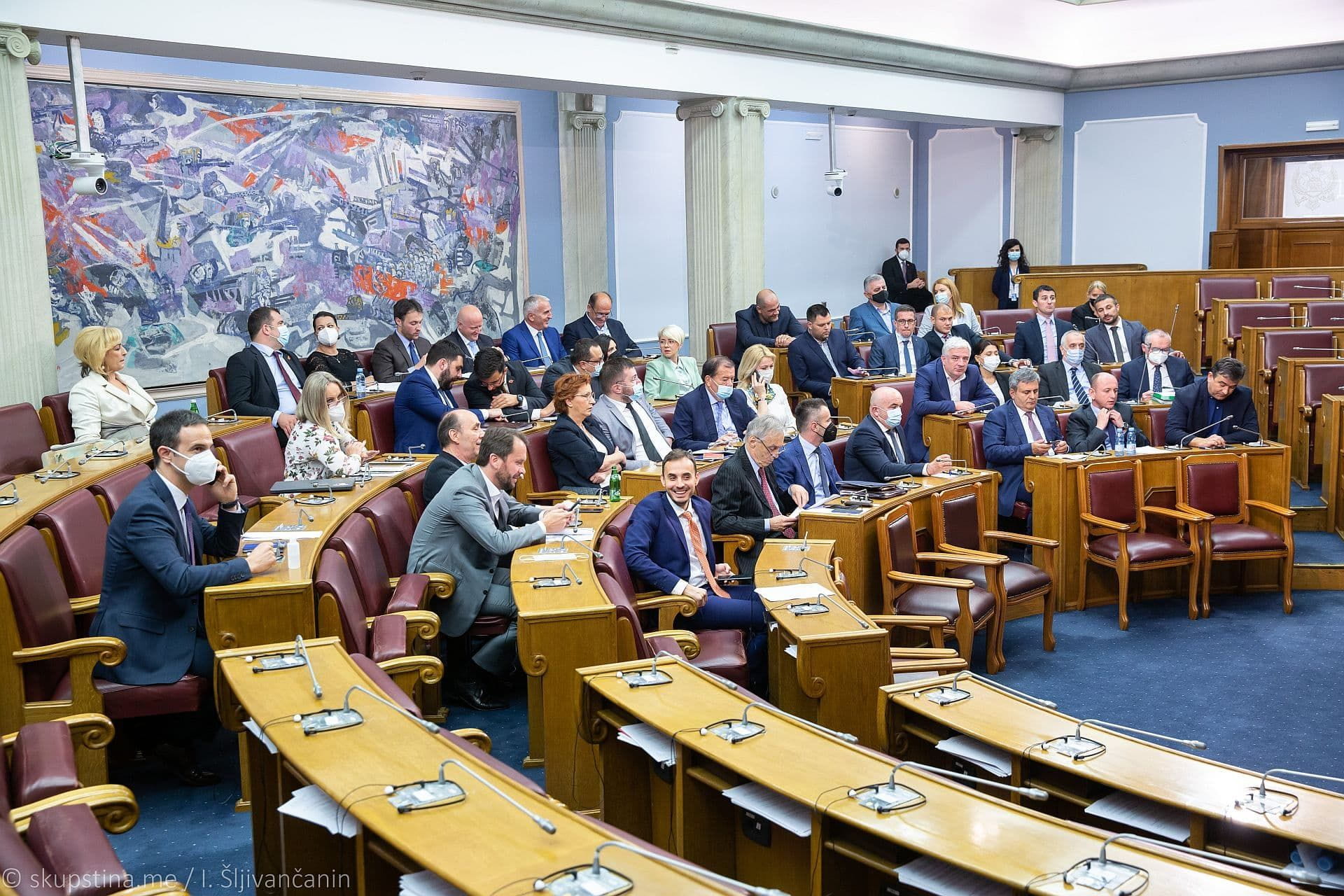 Dječiji dodatak će primati djeca do šeste godine, Mugoša: Ne bi bilo sporno da su iz socijalno ugroženih porodica, ali dobiće i djeca nas poslanika