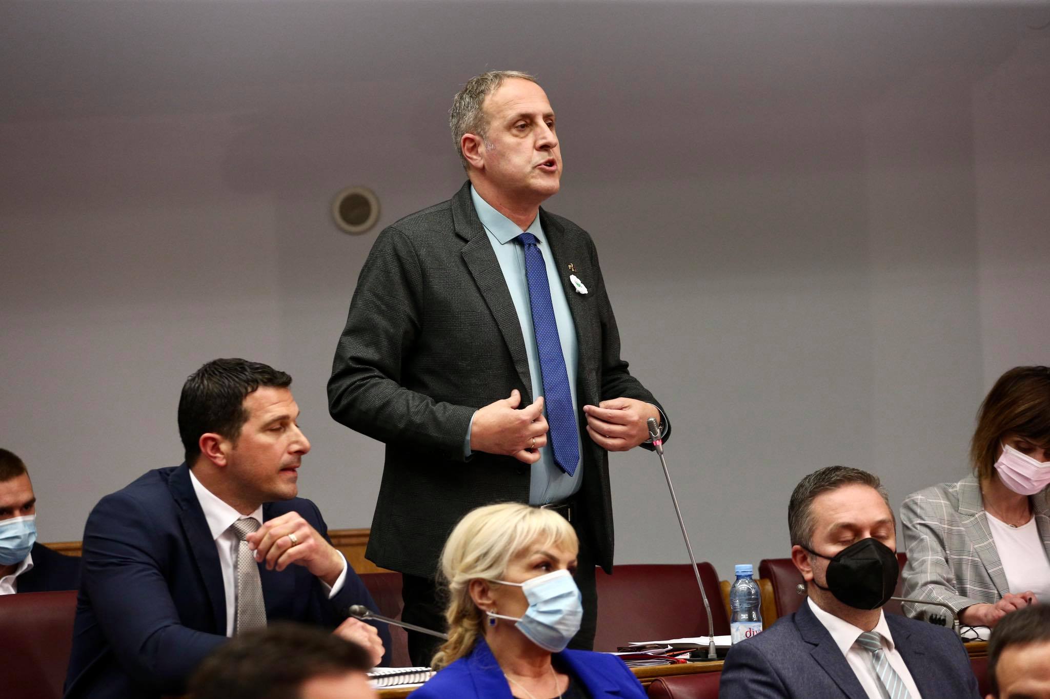 POPOVIĆ ZA STANDARD: I devedesetih su centri moći iz regiona urušili stabilnost države
