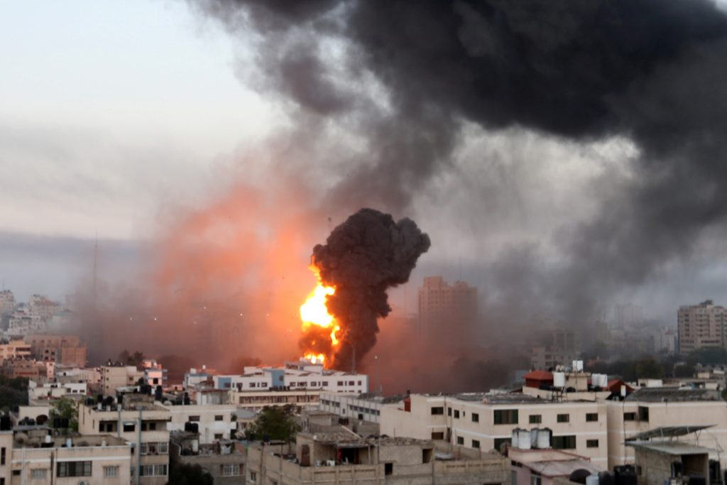 Hamas ispalio više od 1.050 raketa, Izrael mobilizovao padobrance i tenkove