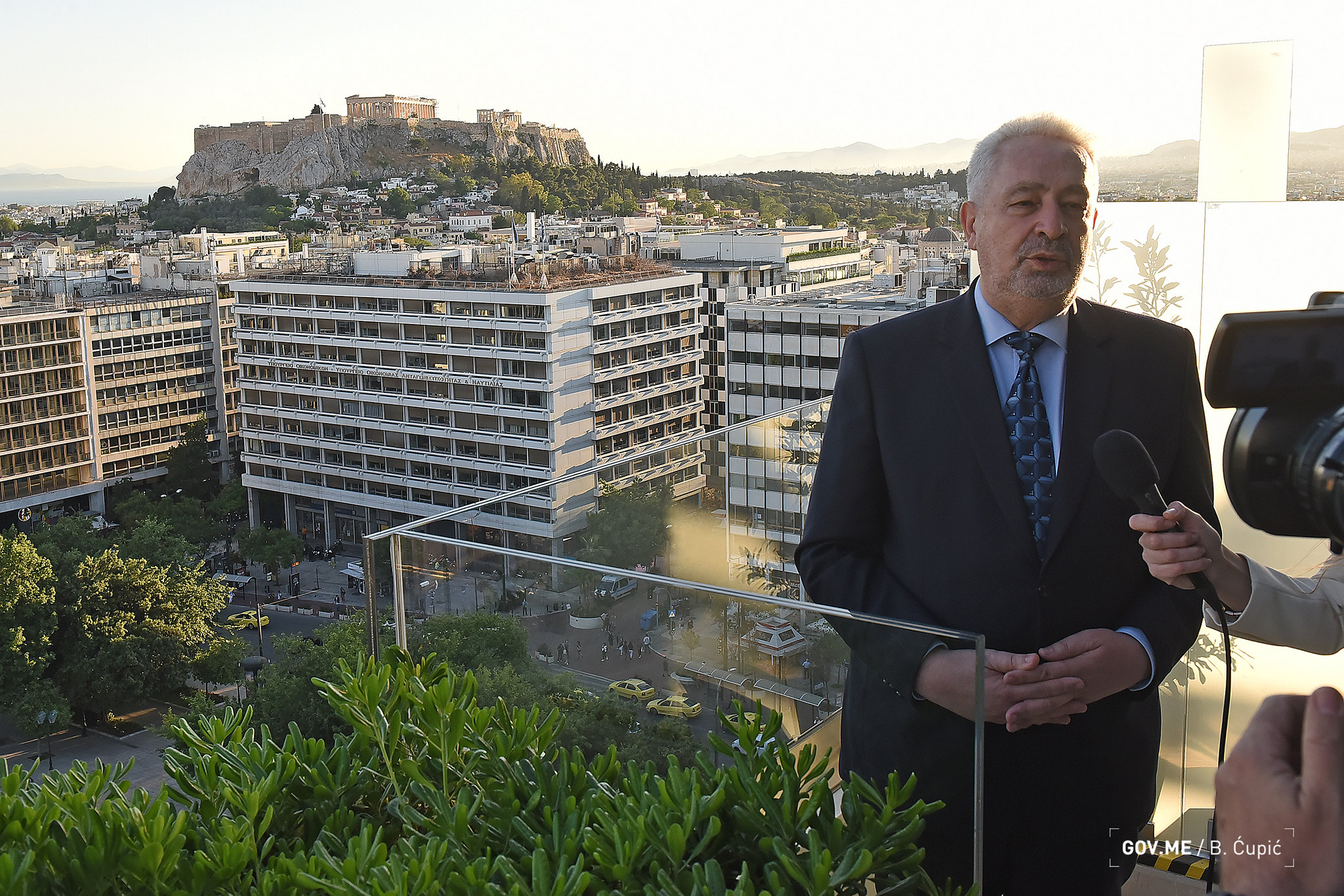 Krivokapić razgovarao sa Sakeropulu: Grčka želi da pomogne Vladi CG na putu ka EU