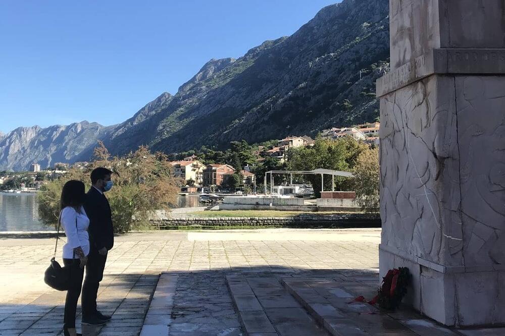 Jokić i Mršulja položili vijenac na spomenik u Parku slobode