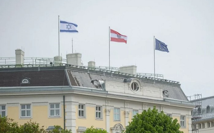 Stao na stranu Tel Aviva: Kurc istaknuo izraelsku zastavu na svom sjedištu