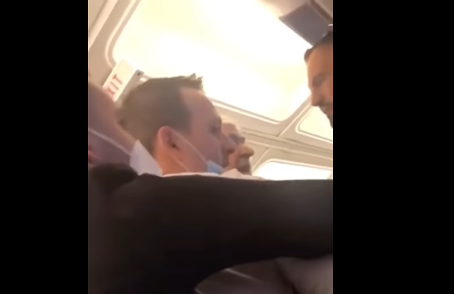 Pogledajte TUČU PUTNIKA na letu od Prištine do Bazela
