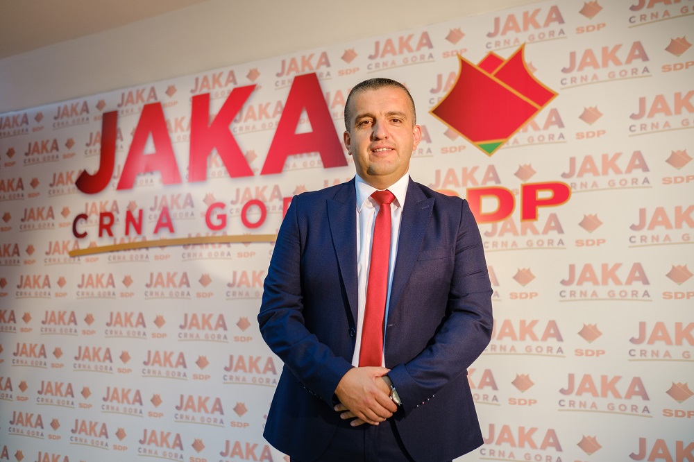 Striković: Državni vrh mora usaglasiti stavove o vakcinaciji, kako javnost ne bi bila zbunjena – odziv građana pokazuje visok stepen odgovornosti