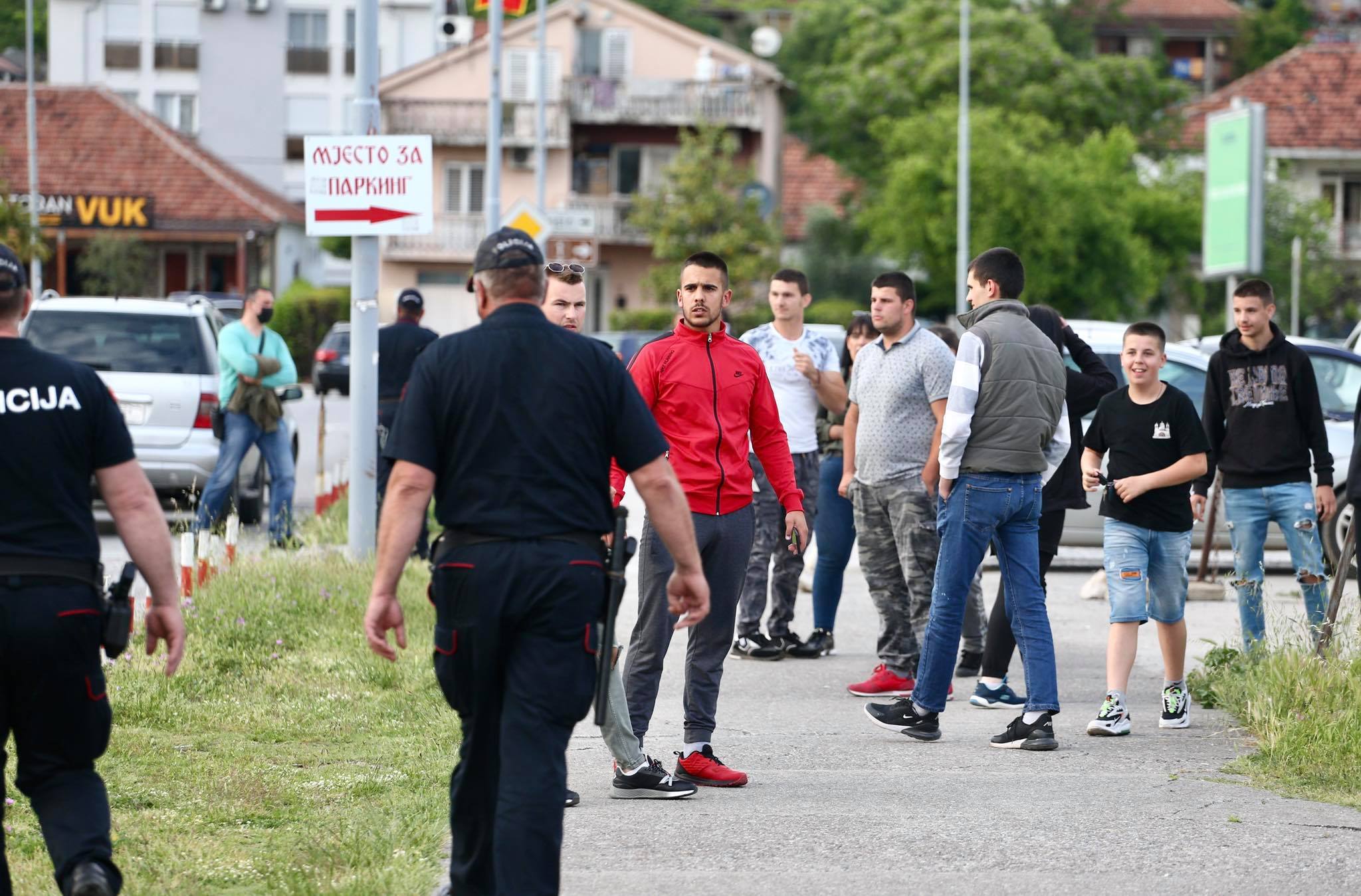 Policija suzavcem isprskala neke od učesnika patriotske auto kolone