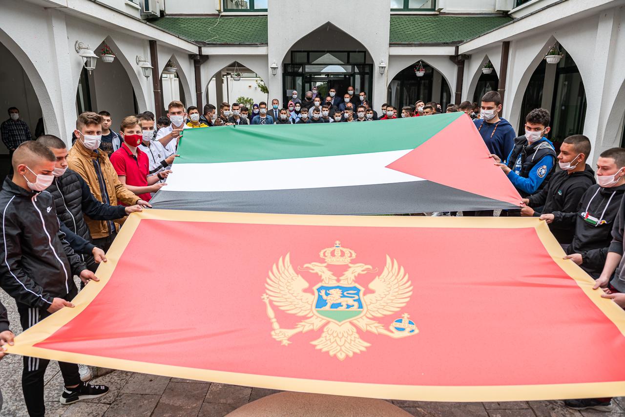 Učenici Medrese „Mehmed Fatih“ pružili podršku narodu Palestine (FOTO)