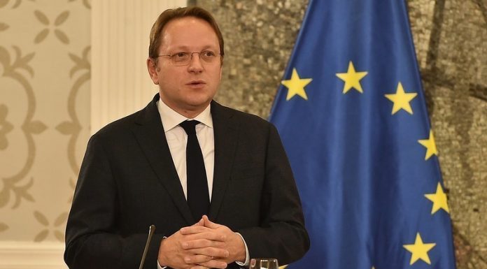 Stiže prvi kontingent Fajzerovih vakcina, Varhelji tim povodom u Crnoj Gori