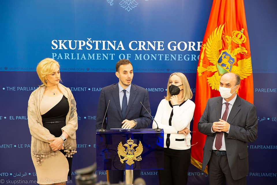 Crno na bijelo: Uzdržani za SDP-ov prijedlog zakona o maratorijumu zbog neodrživosti, ostajemo za moratorijum koji neće ugroziti javne finansije