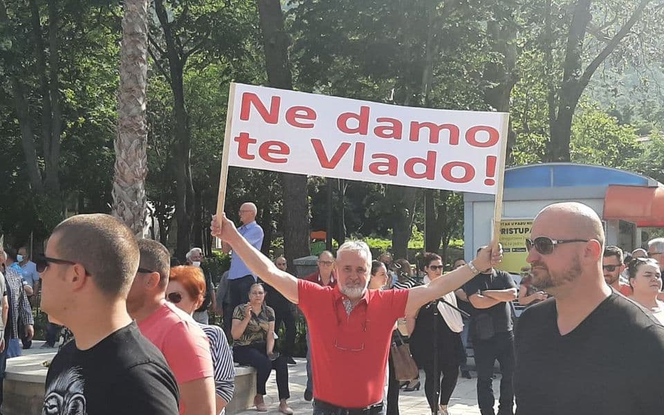 (VIDEO) Blokiran magistralni put Kotor-Risan: Ne damo te Vlado