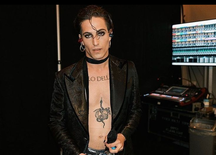 Damijano David pozirao držeći žensku torbicu i bacio sve u TRANS