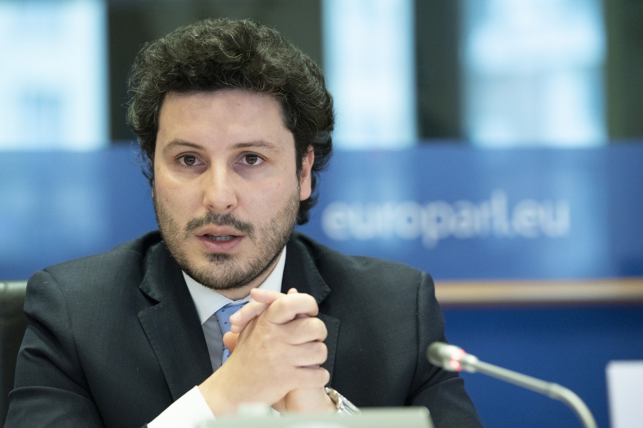 Vlada se izvinila jer nije prenosila vanrednu konferenciju za medije Abazovića