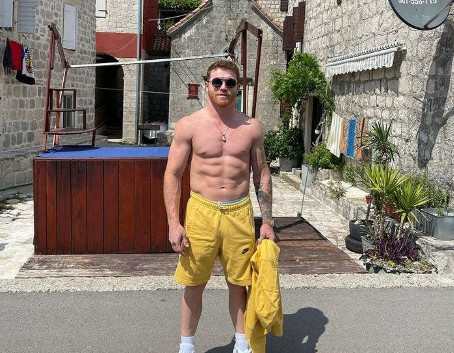 BOKSERSKA ZVIJEZDA ODUŠEVLJENA CRNOM GOROM, uživa u Boki Kotorskoj (FOTO)