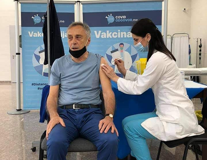 Miodrag Lekić primio vakcinu