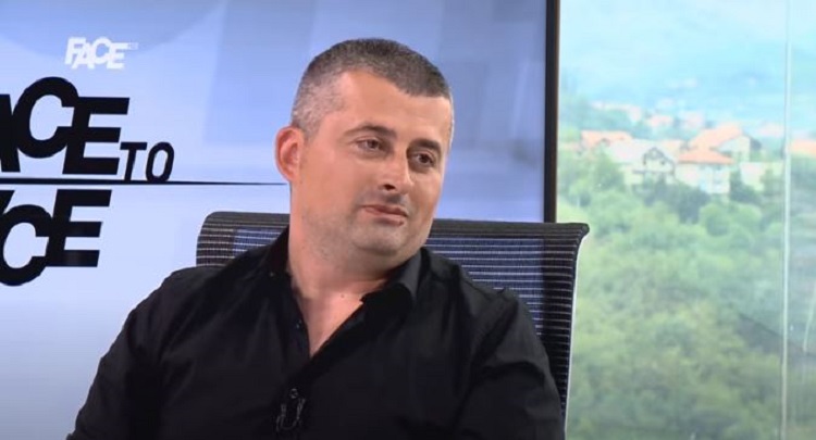 Milo Šćekić kod Hadžifejzovića: Policajac zatekao novinara pitanjem da li zna šta etimološki znači Ramazan (VIDEO)