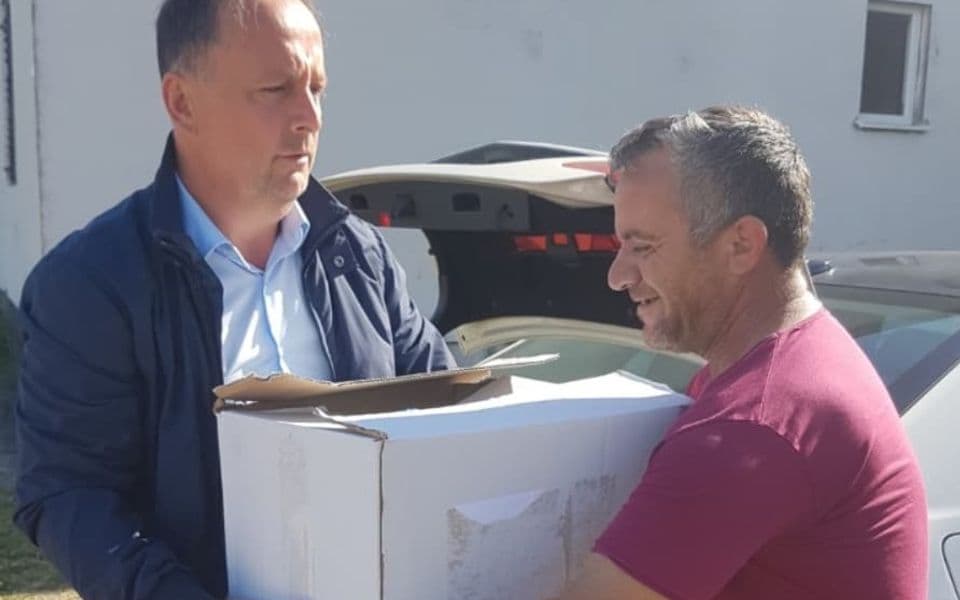 Gegaj povodom Bajrama podijelio pakete sa artiklima za nekoliko porodica