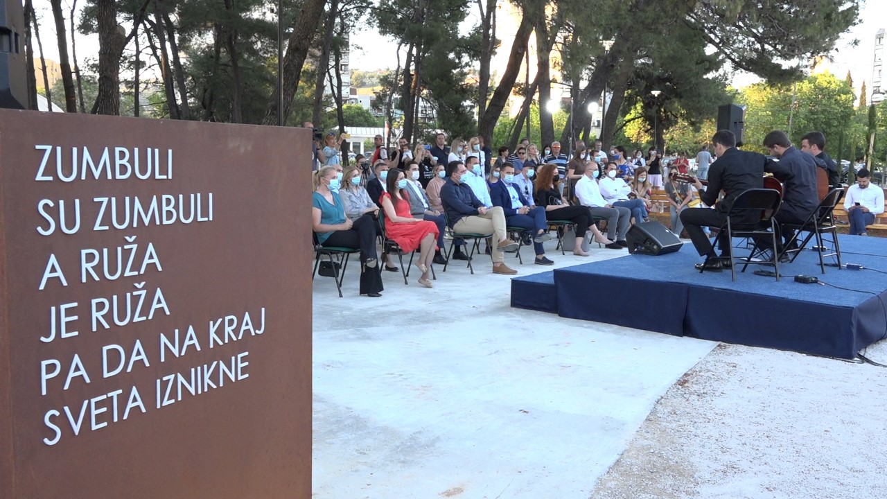 Glavni grad: Zbog propusta izvođača radova naloženo da se koriguju stihovi Balaševićeve pjesme na jednoj tabli