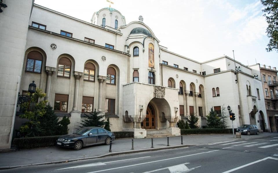 Pare idu direktno u mantiju, korupcija cvjeta
