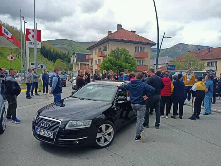 Protest u Andrijevici zbog paljenja automobila Čeda Jelića
