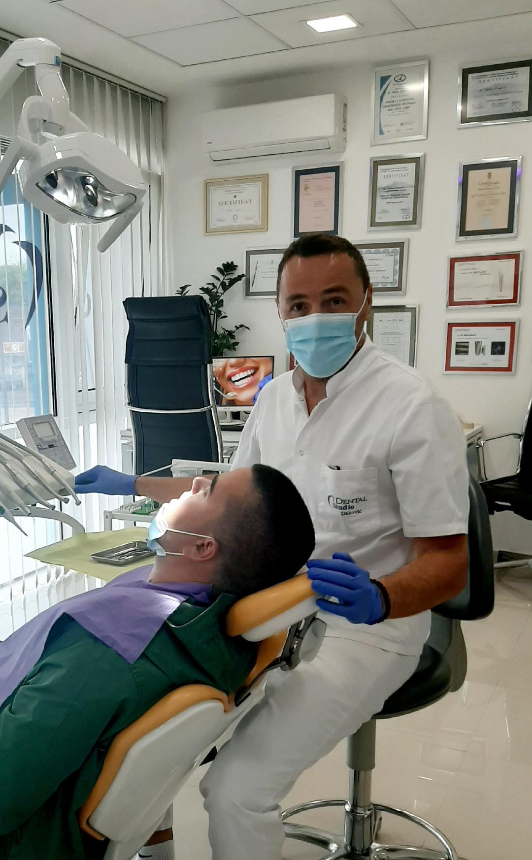 Sa Dr Dakovićem o tehnici “Hollywood smile”, sve traženijoj u Crnoj Gori, ali i primjeni lasera u liječenju: Bogata je nacija, ona koja ima stanovnike sa dobrim oralnim zdravljem…