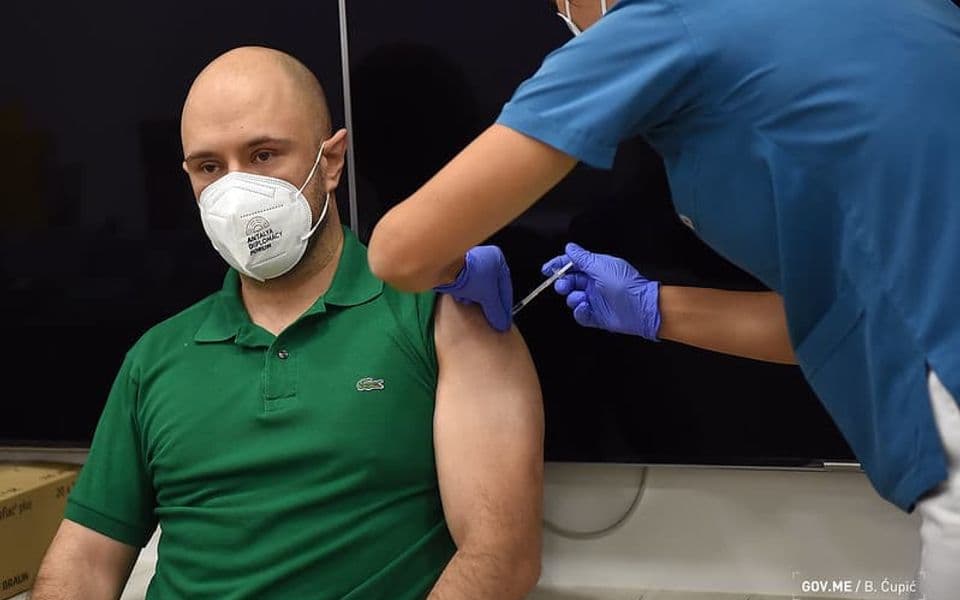 Radulović se vakcinisao: Niko od nas nije bezbjedan, dok svi nijesu bezbjedni
