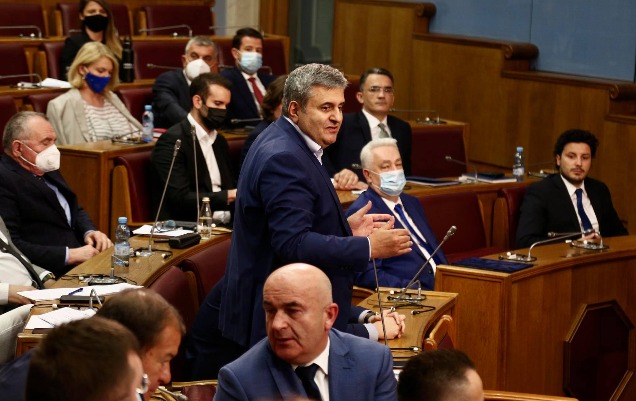Abazović srušio snove: Pred DF-om jednostavan izbor – vanredni izbori ili podvijanje repa pred Bečićem