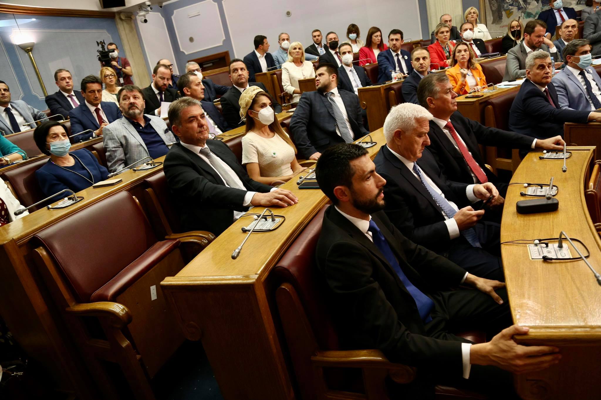 ZA POSEBNU SJEDNICU NE TREBA KVORUM: DPS i DF neće prisustvovati premijerskom satu